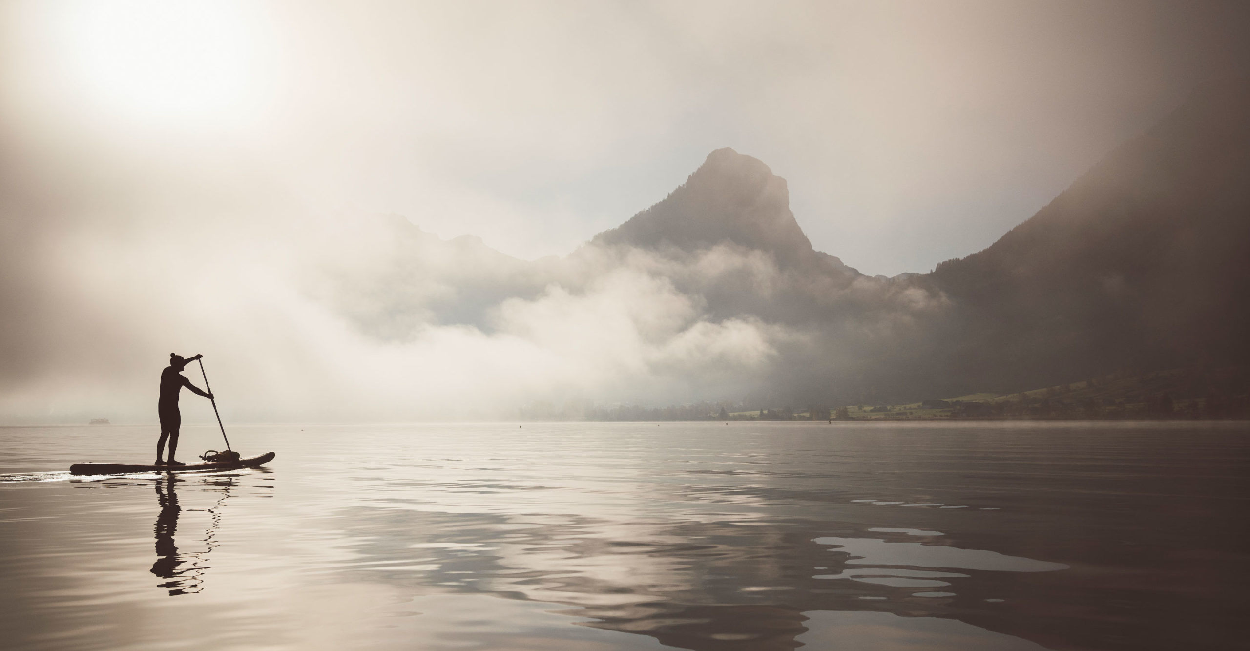 Mit dem SUP im Morgennebel am Wolfgangsee